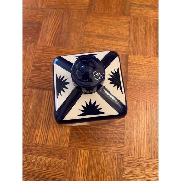 Handmade hand painted tequila bottle from Mexico - Picture 4 of 6